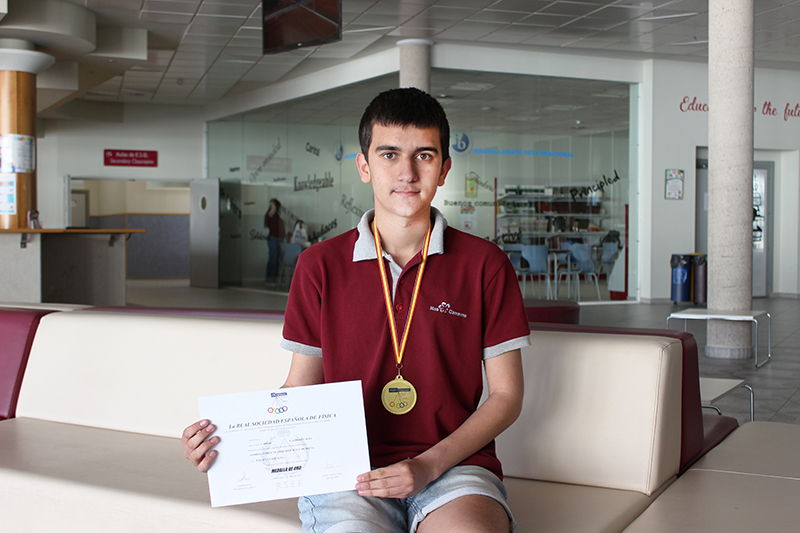 Mas Camarena, Biología, Física, Olimpiada