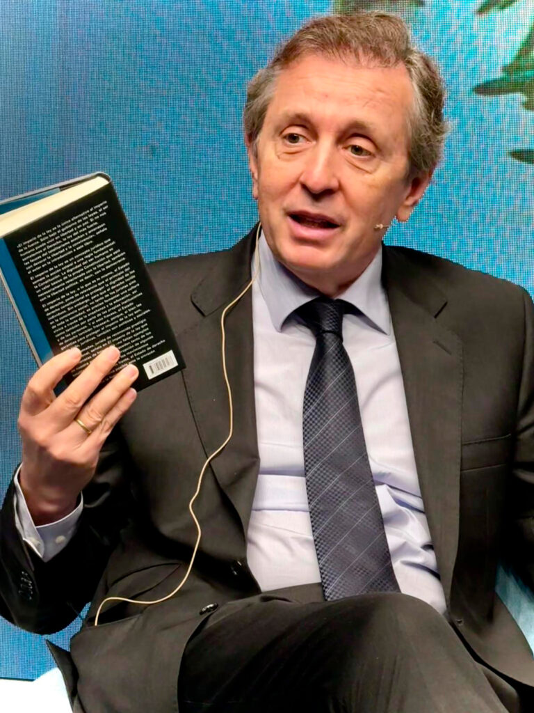 Desde 2019, Javier Cremades preside la Asociación Internacional de Juristas (WJA).