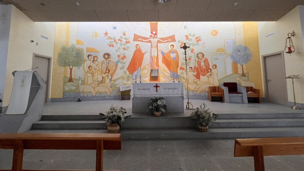 Capilla del colegio Juan Pablo II de Parla.