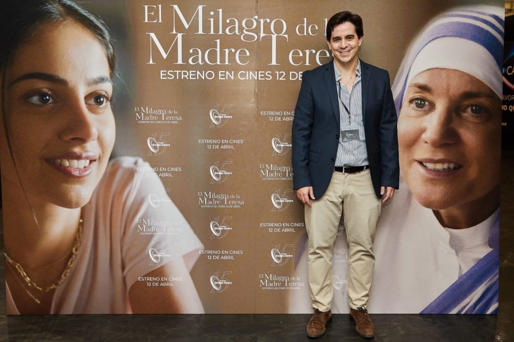 Panadero presentando la película El Milagro de la Madre Teresa.